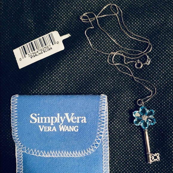 Simply Vera Vera Wang crystal flower key necklace - Picture 6 of 7